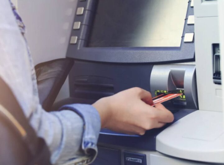 A partire dal 2025, per effettuare un prelievo di contante, non sarà più sufficiente presentare solo la carta di debito o credito.
