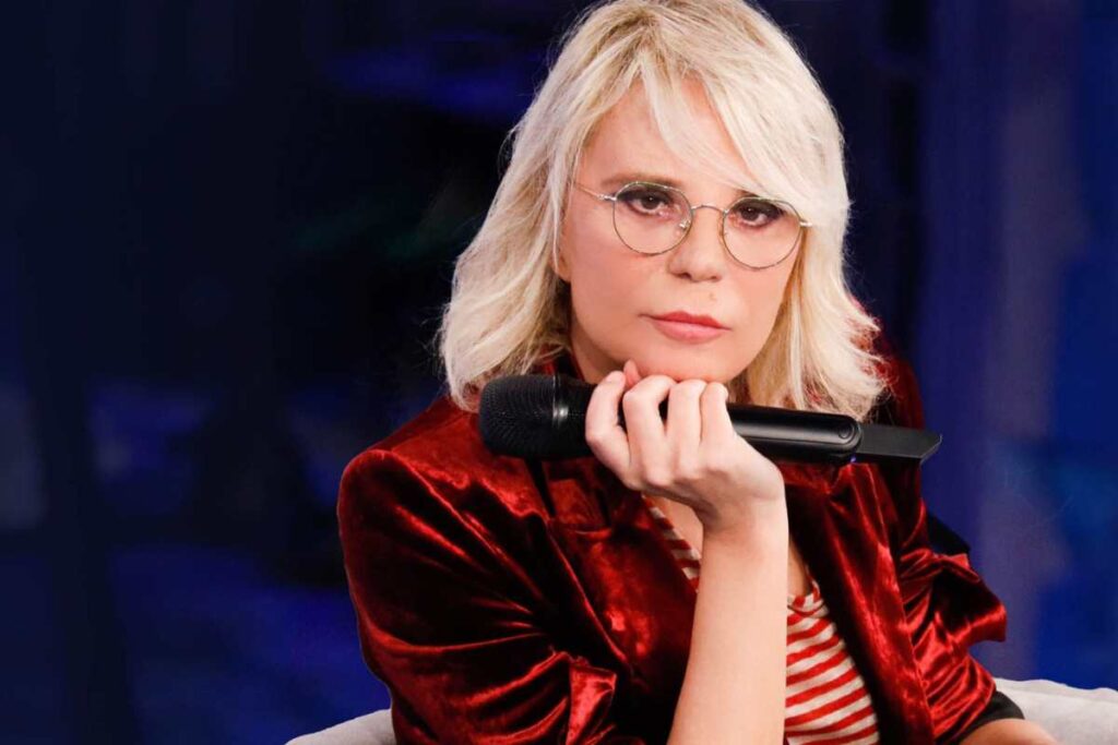 maria de filippi perso occhio